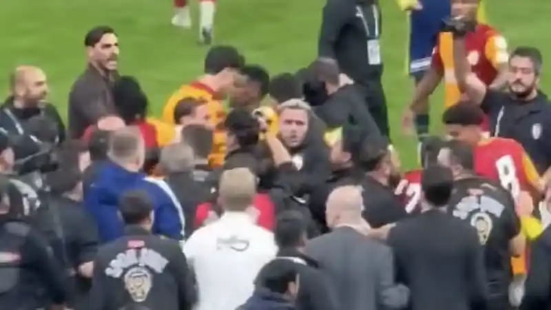 Galatasaray vs Fenerbahçe derby brawl at RAMS Park Players, staff and police crowd the pitch as a brawl breaks out after the Galatasaray vs Fenerbahçe derby at RAMS Park